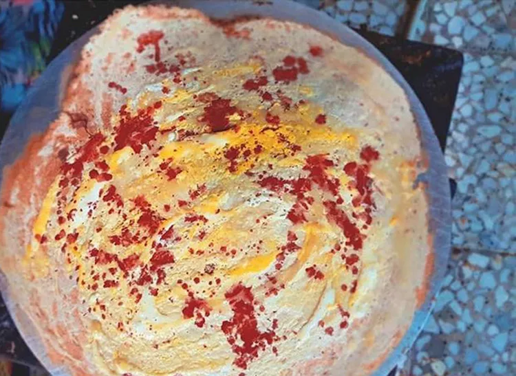 مهیاوه, سوراغ, چاشنی سنتی, خلیج‌فارس, بندرعباس, هرمزگان, جزیره هرمز, ماهی مومغ, خاک سرخ گلک, نان تموشی, فرهنگ غذایی, ادویه‌های محلی, سس ماهی تخمیر شده, سنت‌های خانوادگی, مهاجرت عجم ایرانی, غذاهای دریایی, خاصیت ضدمیکروبی, مکمل آهن, محله سورو قدیم, طعم اصیل جنوبی